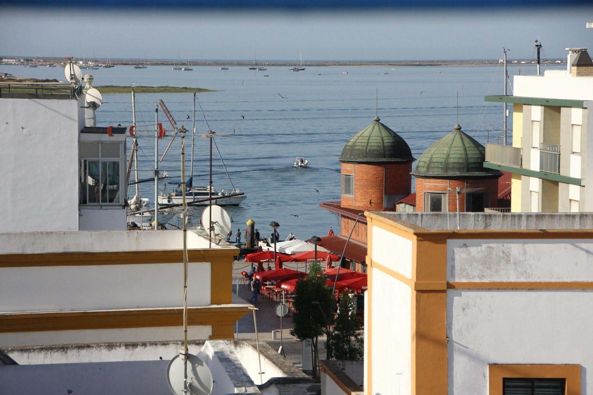 Al - Alojamento Local Pension Bicuar Hotel Olhão Buitenkant foto